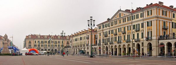Cuneo_PiazzaGalimberti_panorama